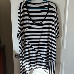 Black & White Striped Women’s Scoop Neck Top